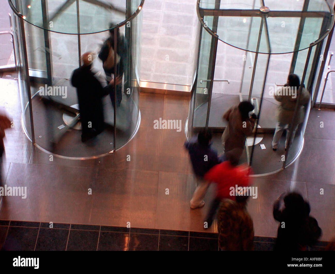 Drehtüren in das neue Time Warner Center Stockfoto