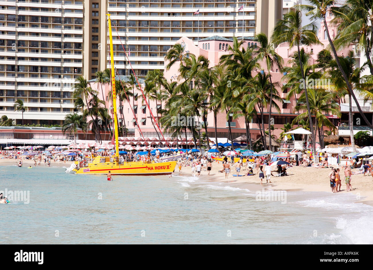 Die legendären Royal Hawaiian Hotel ist am Strand von Waikiki und ist bekannt als das Pink Palace des Pazifiks Stockfoto