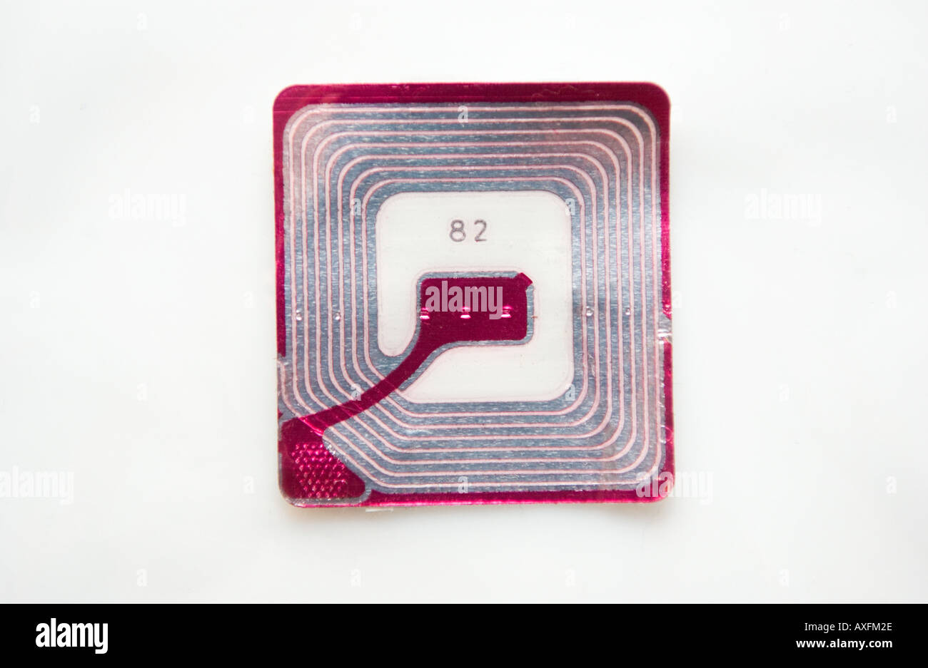 RFID Chip ,(Radio Frequency Identification) Chip wie auf der Verpackung  gefunden Stockfotografie - Alamy