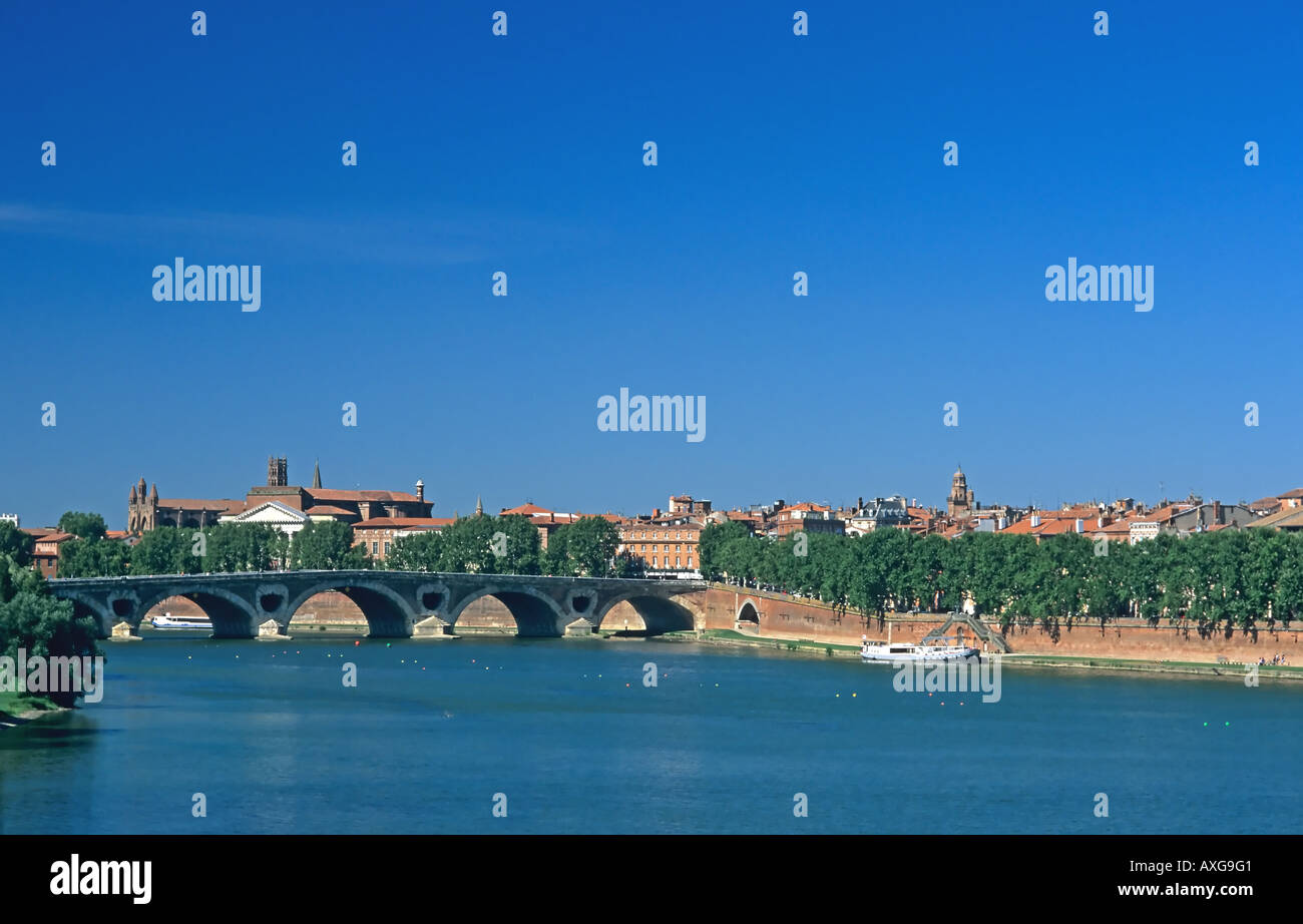 SKYLINE MIT FLUSS GARONNE & PONT NEUF BRÜCKE TOULOUSE MIDI-PYRENÄEN-FRANKREICH Stockfoto