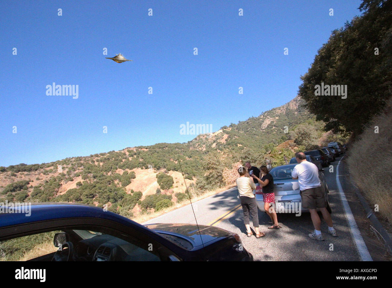 UFO-Sichtung aus dem Auto Stockfoto