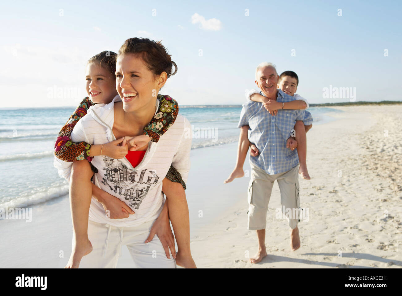 Familie am Strand Stockfoto