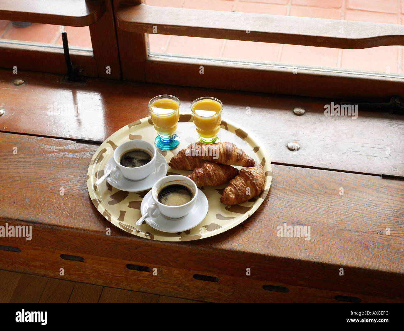 Frühstück auf Tablett Stockfoto