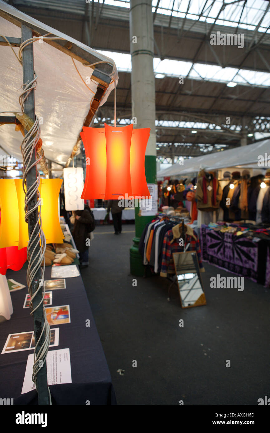 Marktstände, Old Spitalfields Market, East End, London, UK Stockfoto