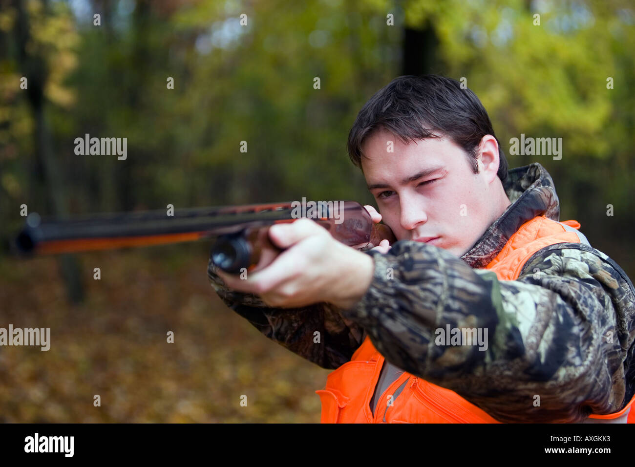 Jäger mit dem Ziel einer Gewehrs Stockfoto