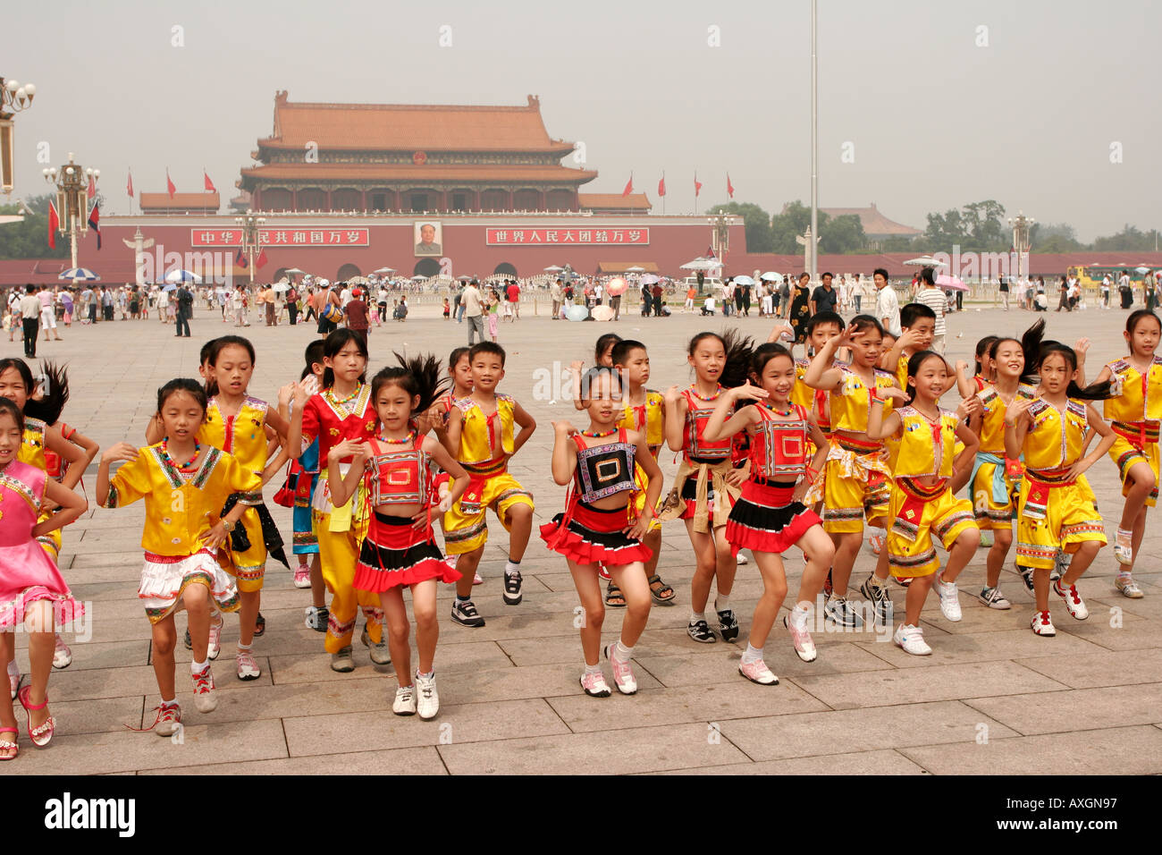 Chinese School Party am Tiananmen-Platz in Peking China Stockfoto