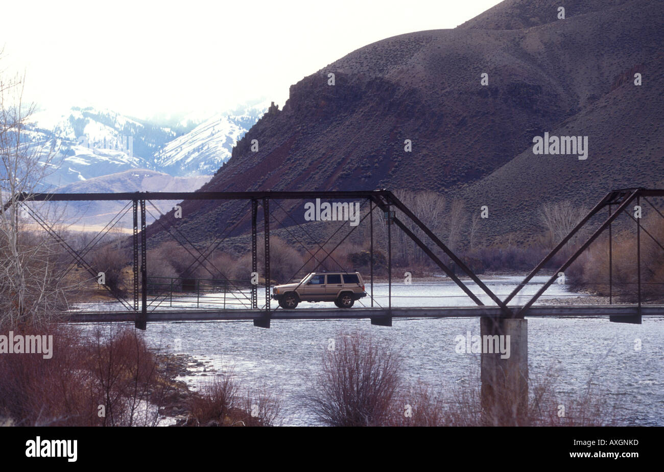 Sports Utility Vehicle auf Irin Brücke in Idaho USA Stockfoto