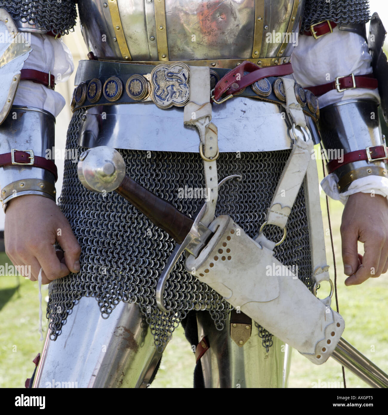 Mittelalterliche Ritter Rüstungen und Waffen Stockfoto