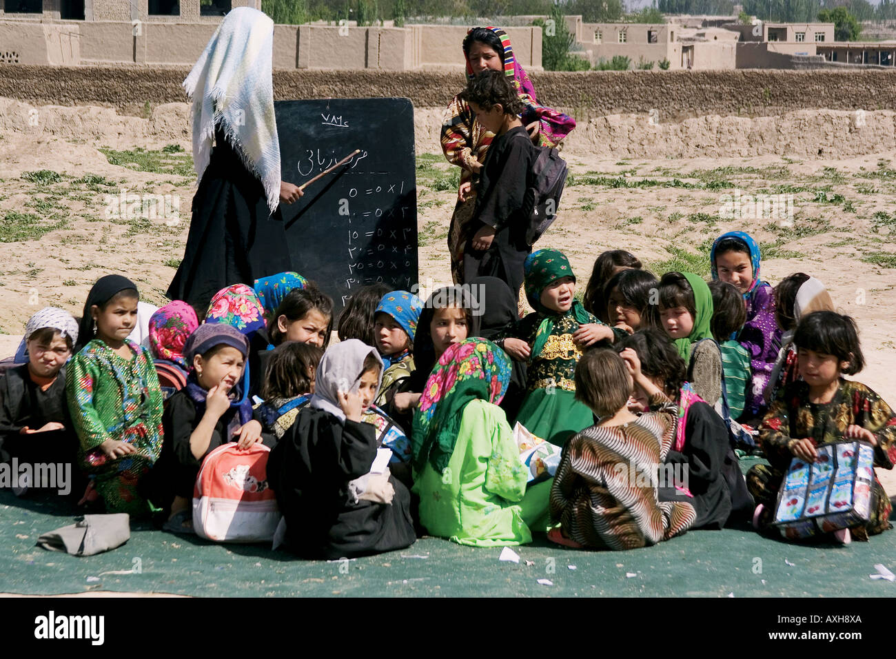 Tegav Freien Schule in Sirin Tegav und Kinder besuchen, Afghanistan ...