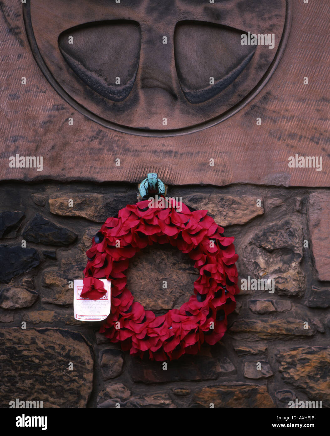 Mohn Kranz am Edinburgh Castle für 11. November Gedenktag. Stockfoto