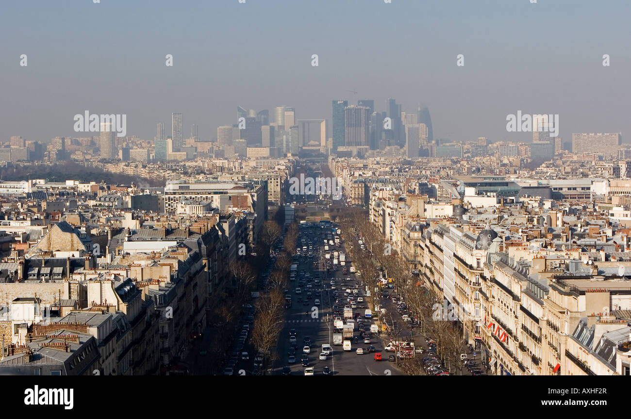 La Défense, Paris und die Avenue De La Grand Armee Stockfoto