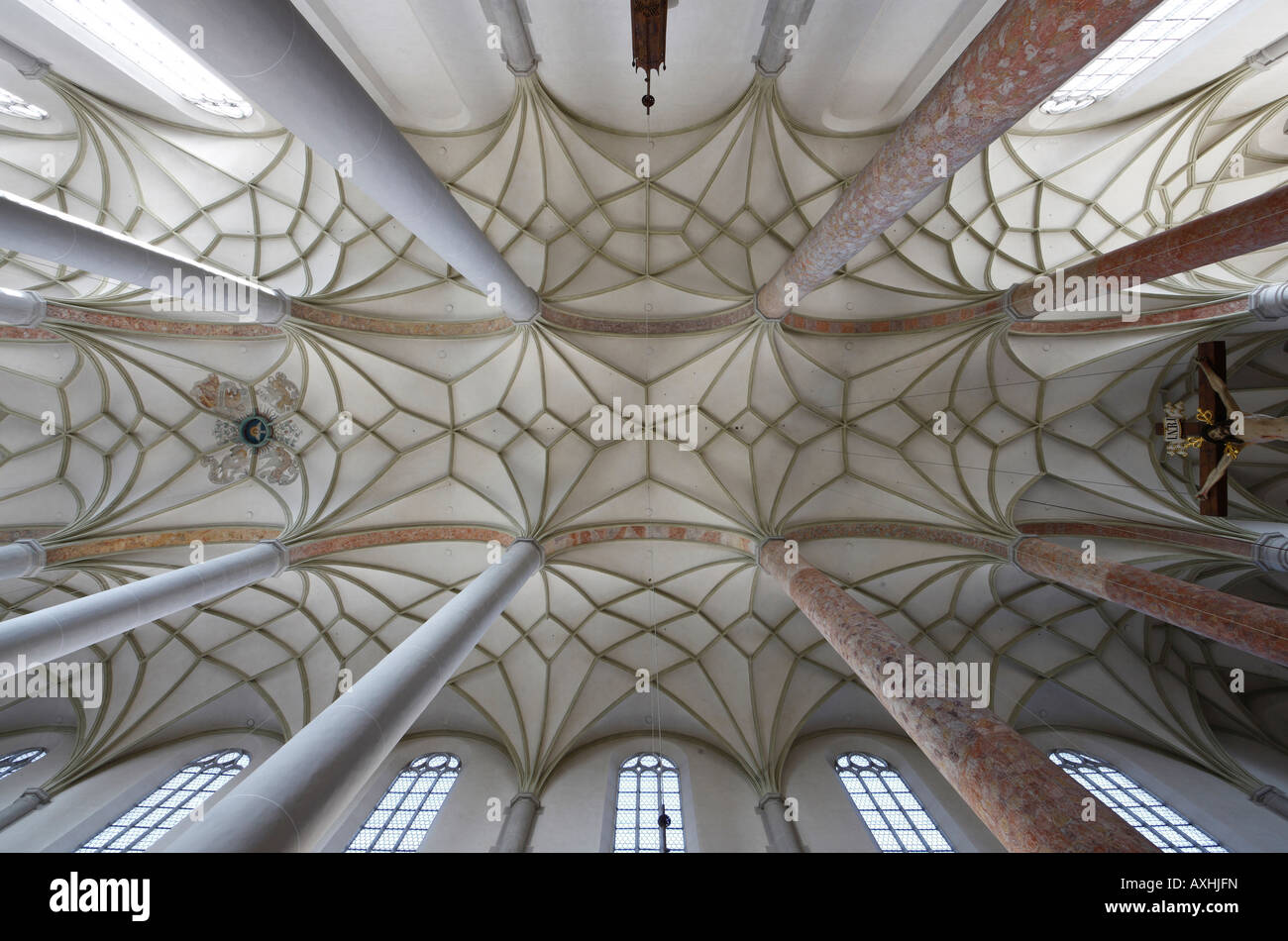 Lauingen, Stadtpfarrkirche St. Martin ("Martinsmünster"), Gewölbe Im Mittelschiff Stockfoto