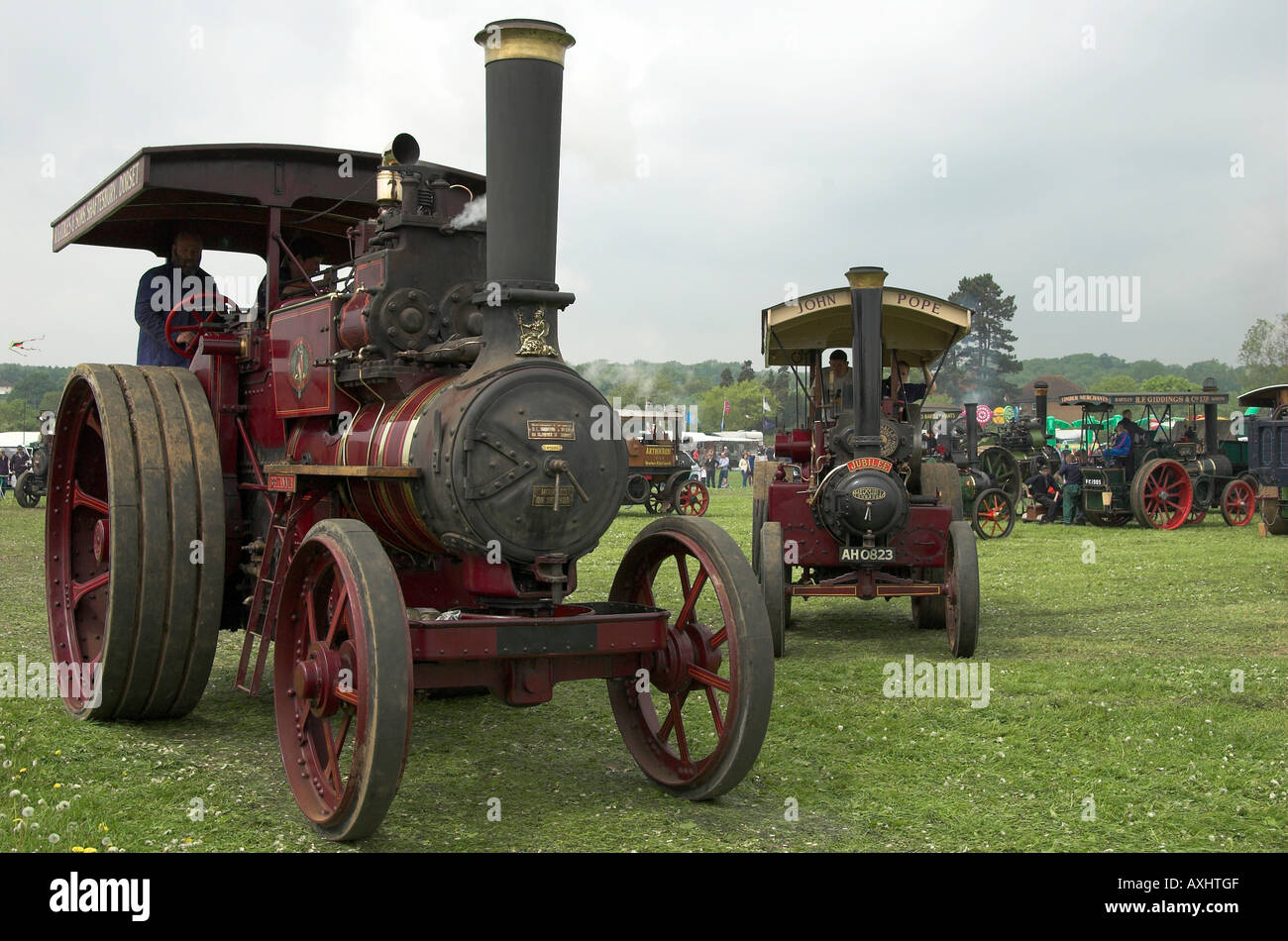 Parade der Dampf-Lokomobile am Jahrmarkt in England. Stockfoto