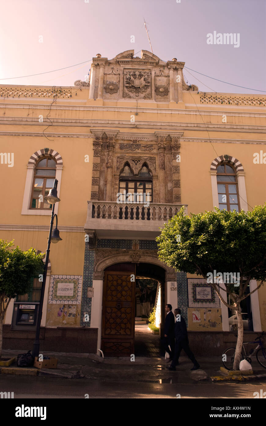 Teil der Fassade der islamischen Kunst und Handwerk Schule Tripolis Libyen Stockfoto