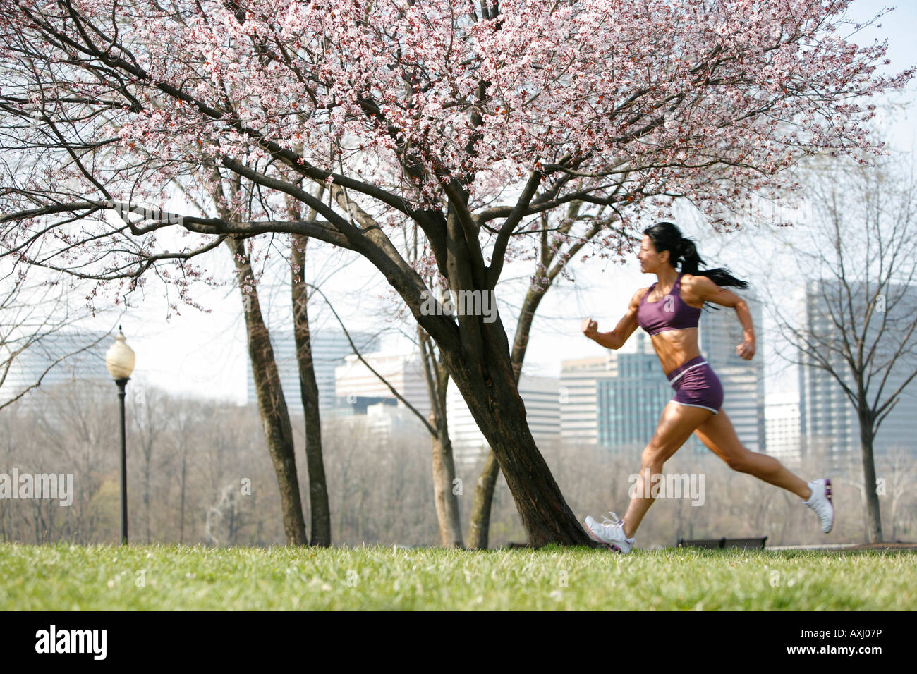 Frau alter 45 joggen im freien -Fotos und -Bildmaterial in hoher Auflösung  – Alamy