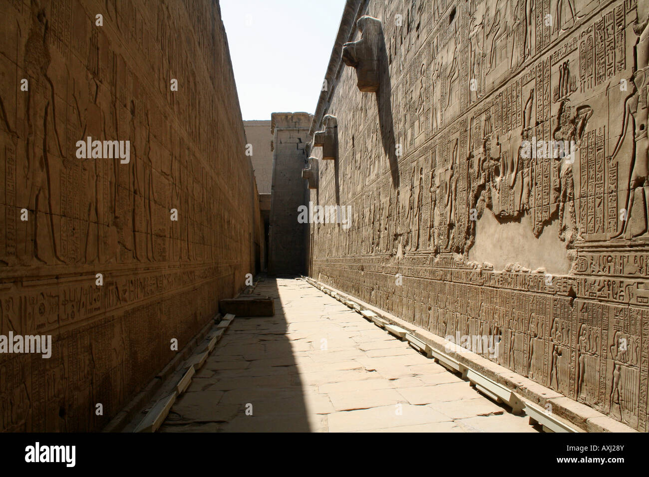 Edfu Tempel des Horus - Tempel-Wänden [Edfu, Ägypten, arabische Staaten, Afrika]. Stockfoto