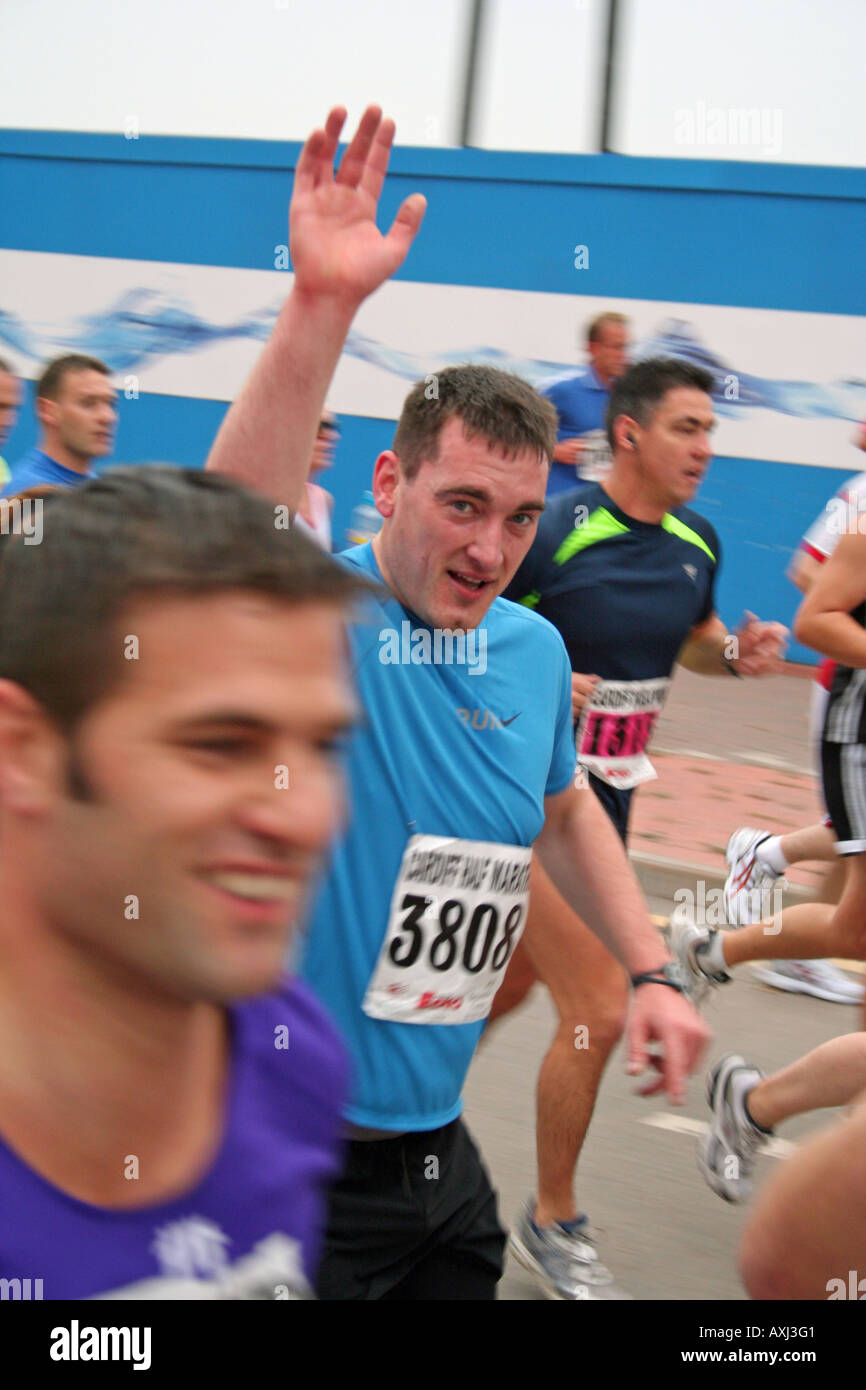 Läufer in Süd-Wales Cardiff Marathon Cardiff Bay Stockfoto