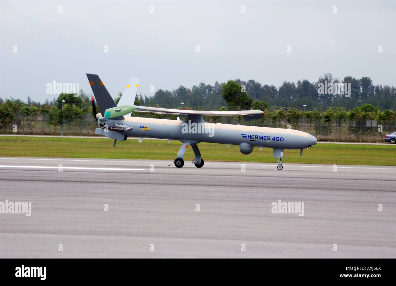 Die Hermes unmanned aerial vehicles (UAV) landet auf einem Armeestützpunkt in Singapur. Stockfoto