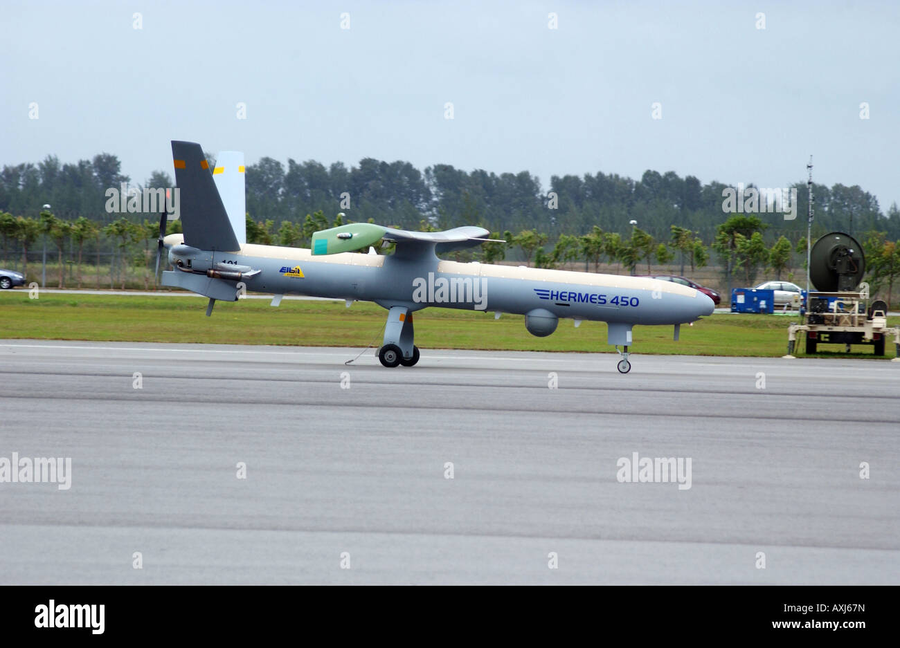 Die Hermes unmanned aerial vehicles (UAV) landet auf einem Armeestützpunkt in Singapur. Stockfoto
