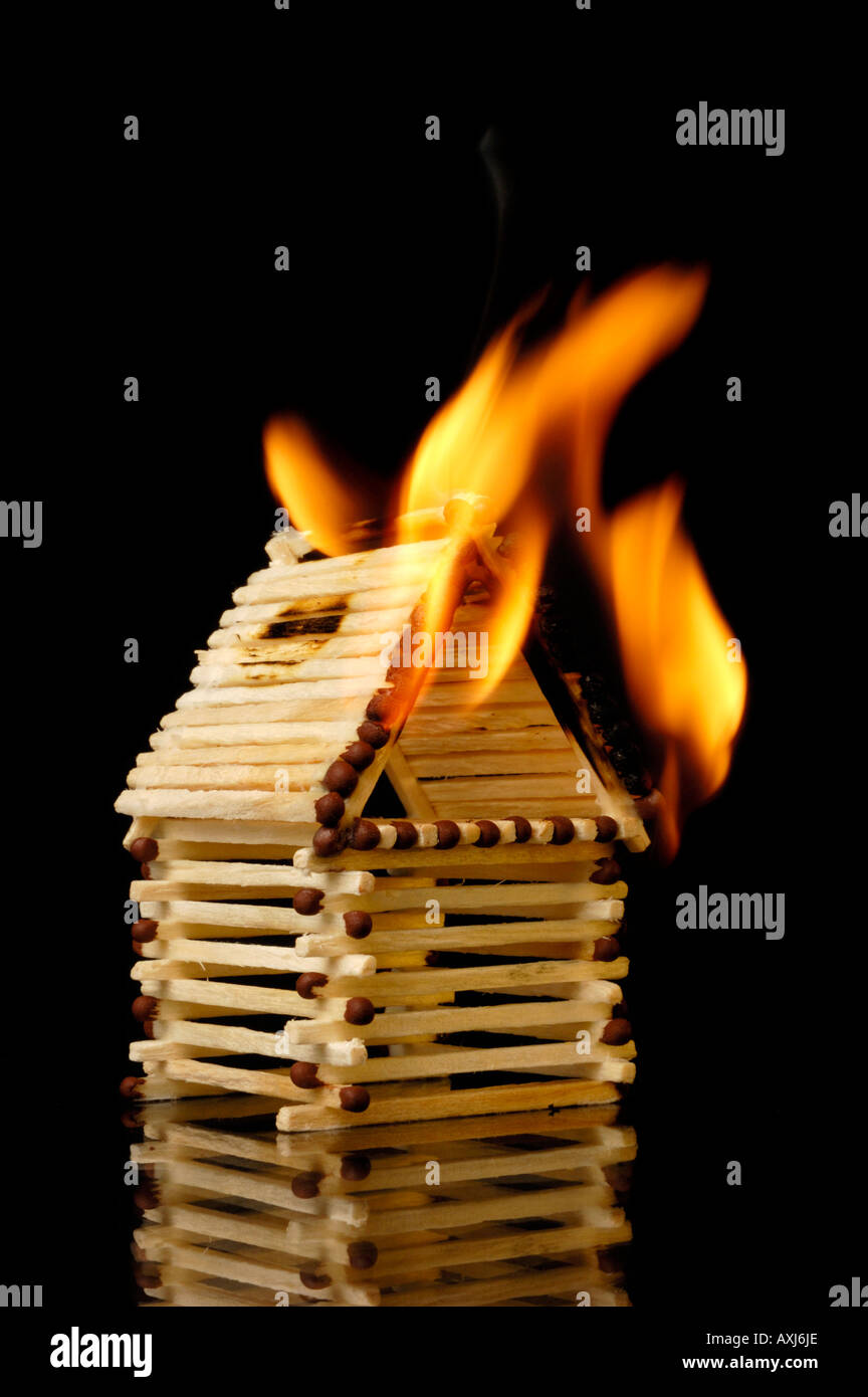 Haus aus brennen übereinstimmt Notfall Zuhause Sicherheit und Schutz Sicherheitskonzept Stockfoto