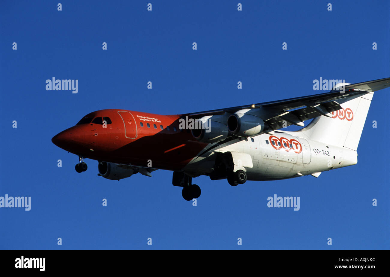 TNT-Logistik Fracht-Flugzeug landet auf dem Flughafen von Palermo, Sizilien. Stockfoto