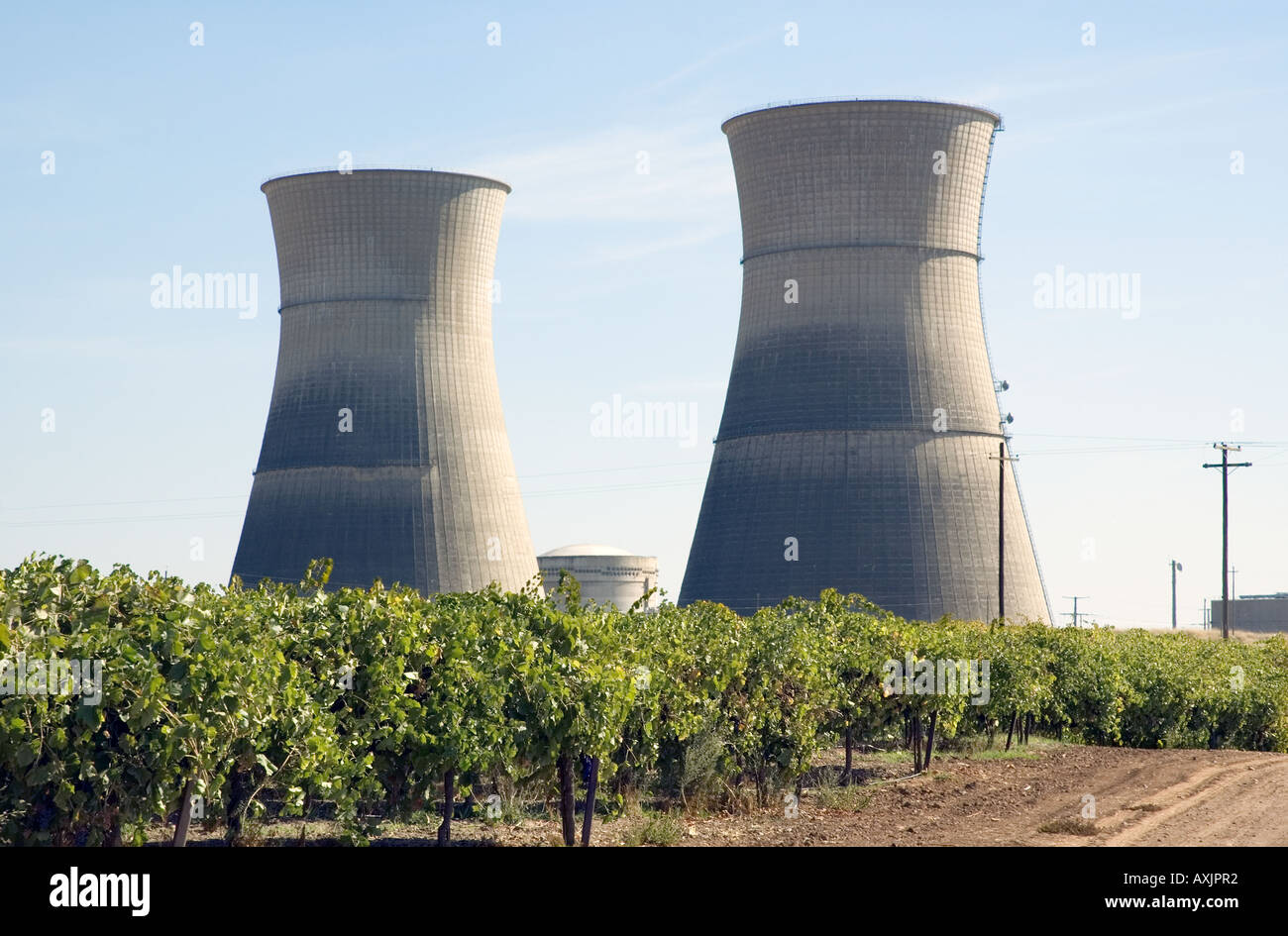 geschlossen Sie Atomkraftwerk Kühlturm 2 Stockfoto