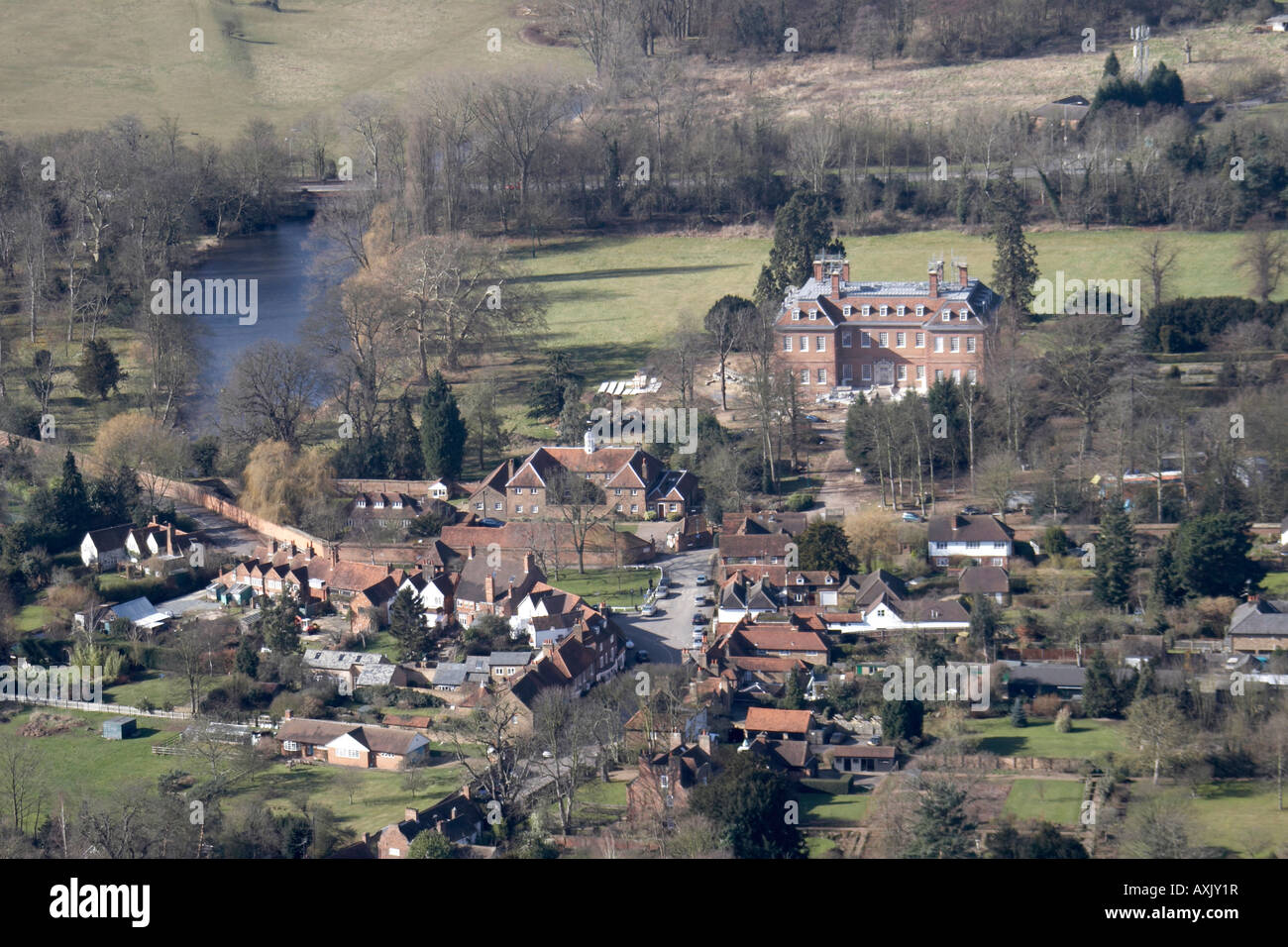 Hohen Niveau schrägen Luftbild Norden westlich von Denham Palast Denham London UB9 England UK Feb 2006 Stockfoto