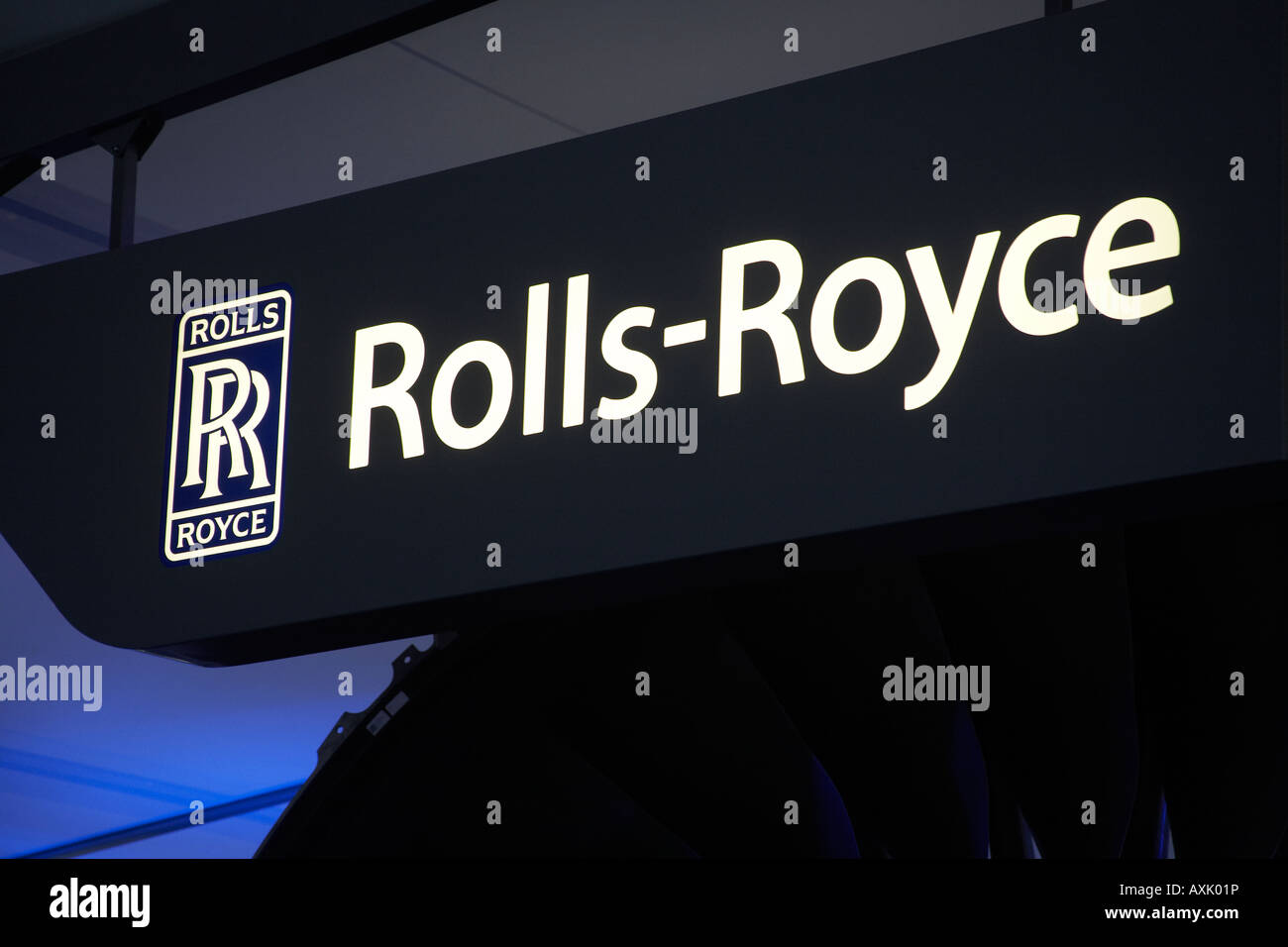 Rolls-Royce Logo Zeichen auf Ausstellung Display Messestand auf der Farnborough International Airshow Juli 2006 Stockfoto