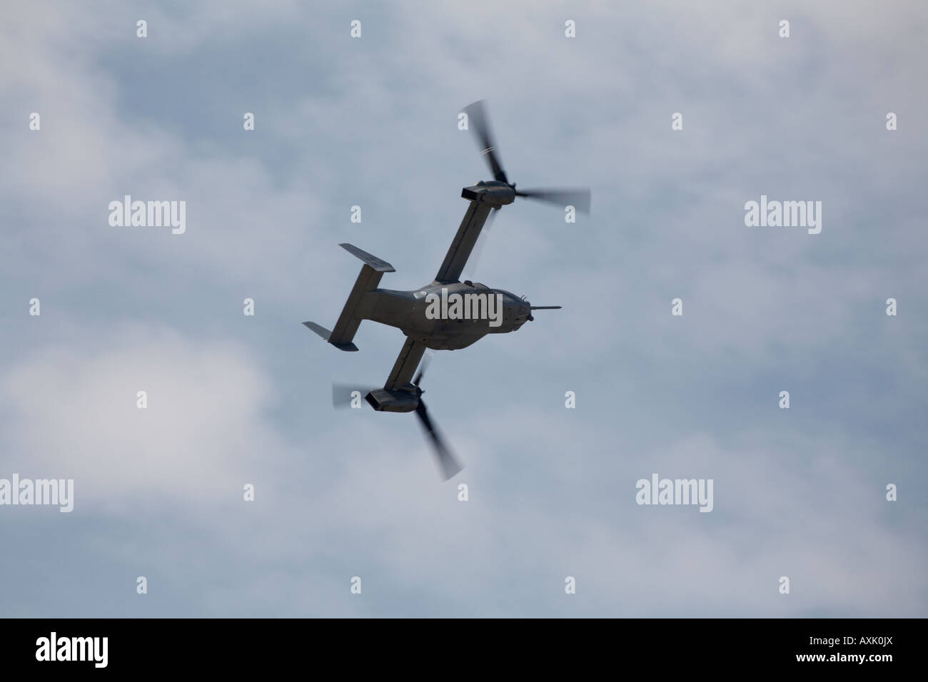 Bell-Boeing V-22 Osprey Flugzeug auf das Display auf der Farnborough International Airshow Juli 2006 fliegen rotierende und Flächenflugzeuge Hybrid Stockfoto