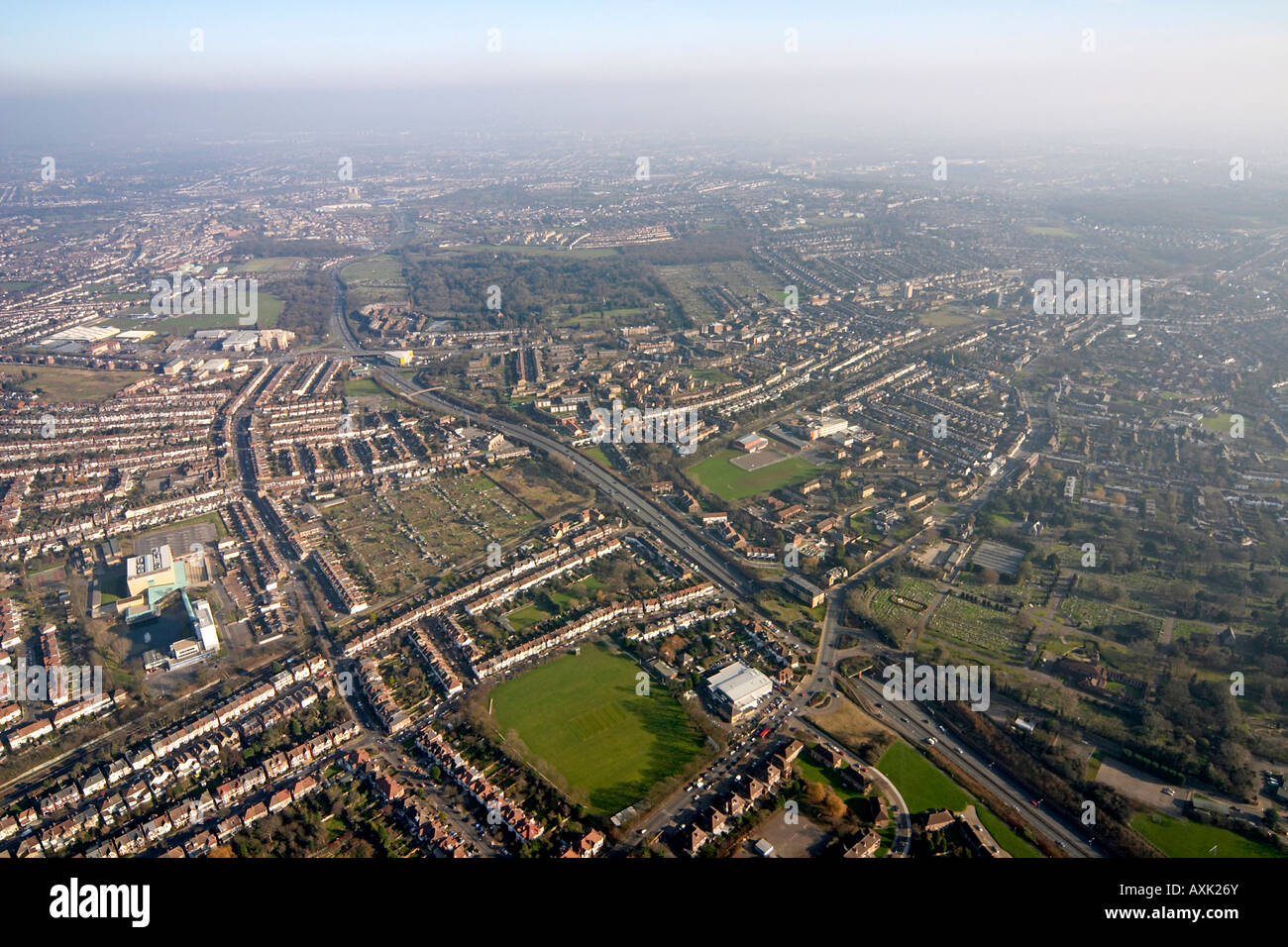 Hohen Niveau schrägen Luftbild Norden östlich von East Finchley St Pankreas Islington Cememtary London N2 N10 England UK Januar 2006 Stockfoto