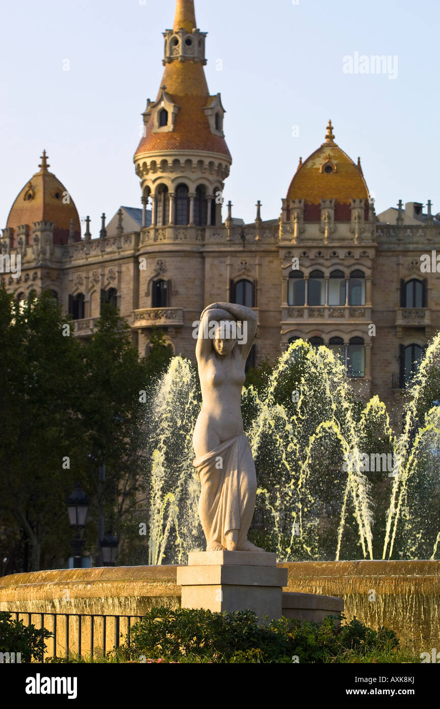 Statuen und Brunnen am Placa de Catalunya Barcelona Catalunya Spanien Stockfoto