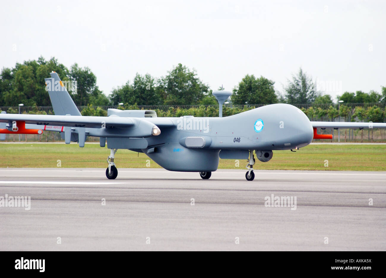 Die Heron unmanned aerial vehicles (UAV) landet auf einem Armeestützpunkt in Singapur. Stockfoto