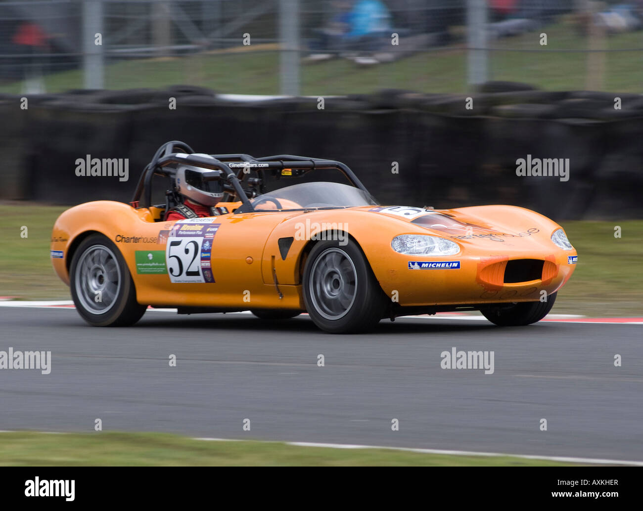 Orange Ginetta G20 offenes Cockpit Sport Rennwagen am Oulton Park Autorennen Schaltung Cheshire England Großbritannien Stockfoto