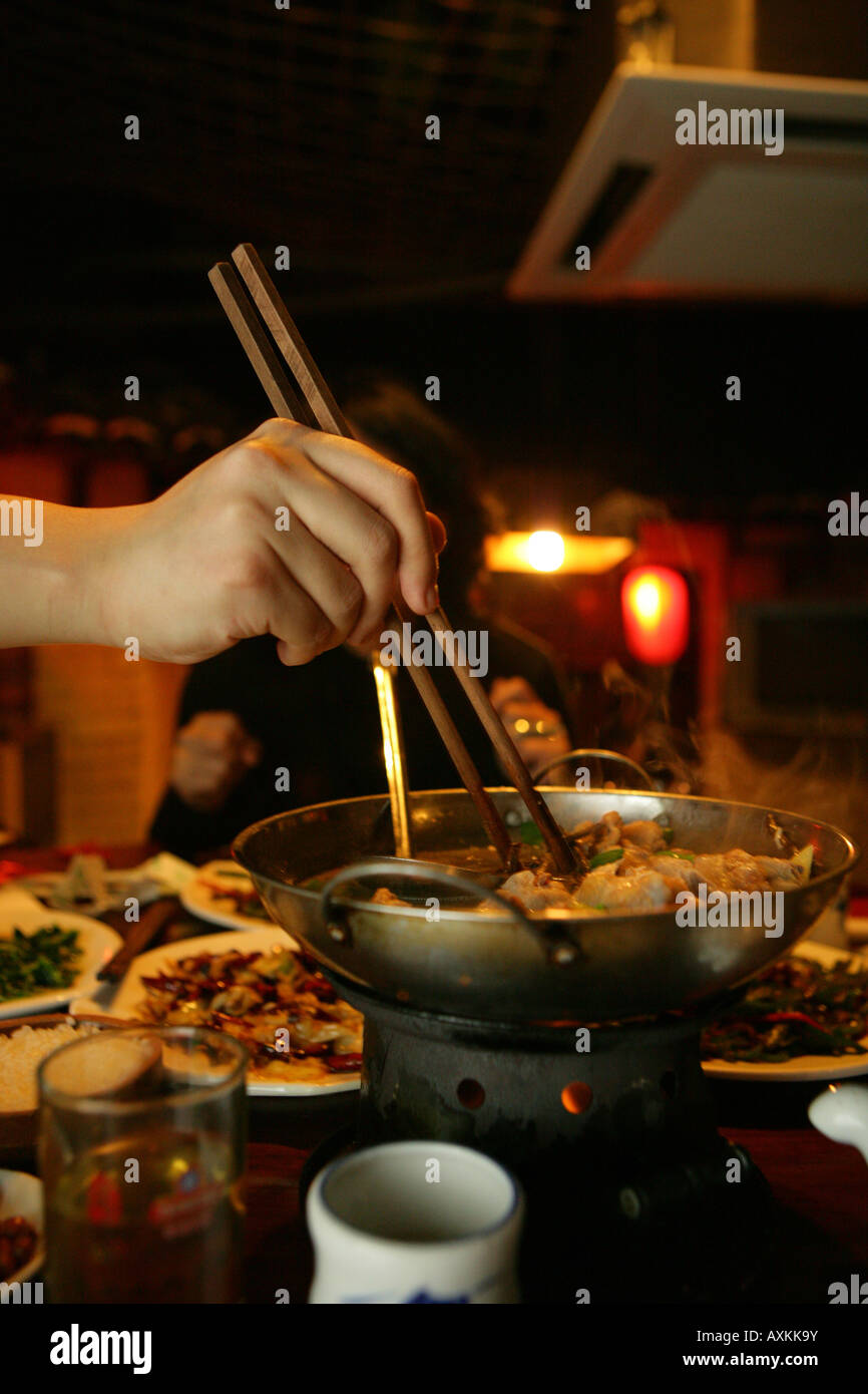 Chinesisches Essen in einem Restaurant Mao in Shanghai Stockfoto