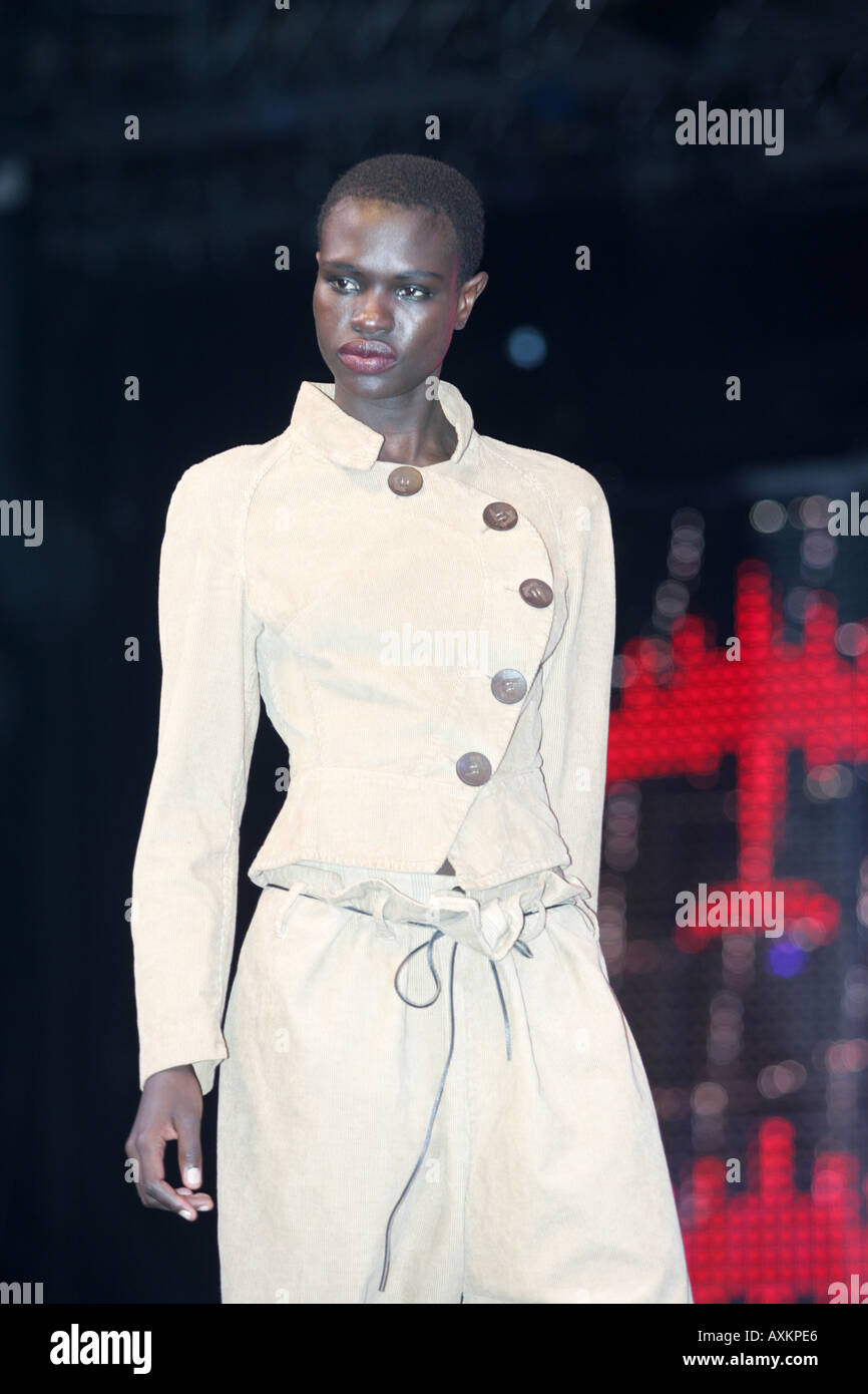 Modell tragen Anzug an der Kleidung zeigen NEC Birmingham Dezember 2005 Stockfoto