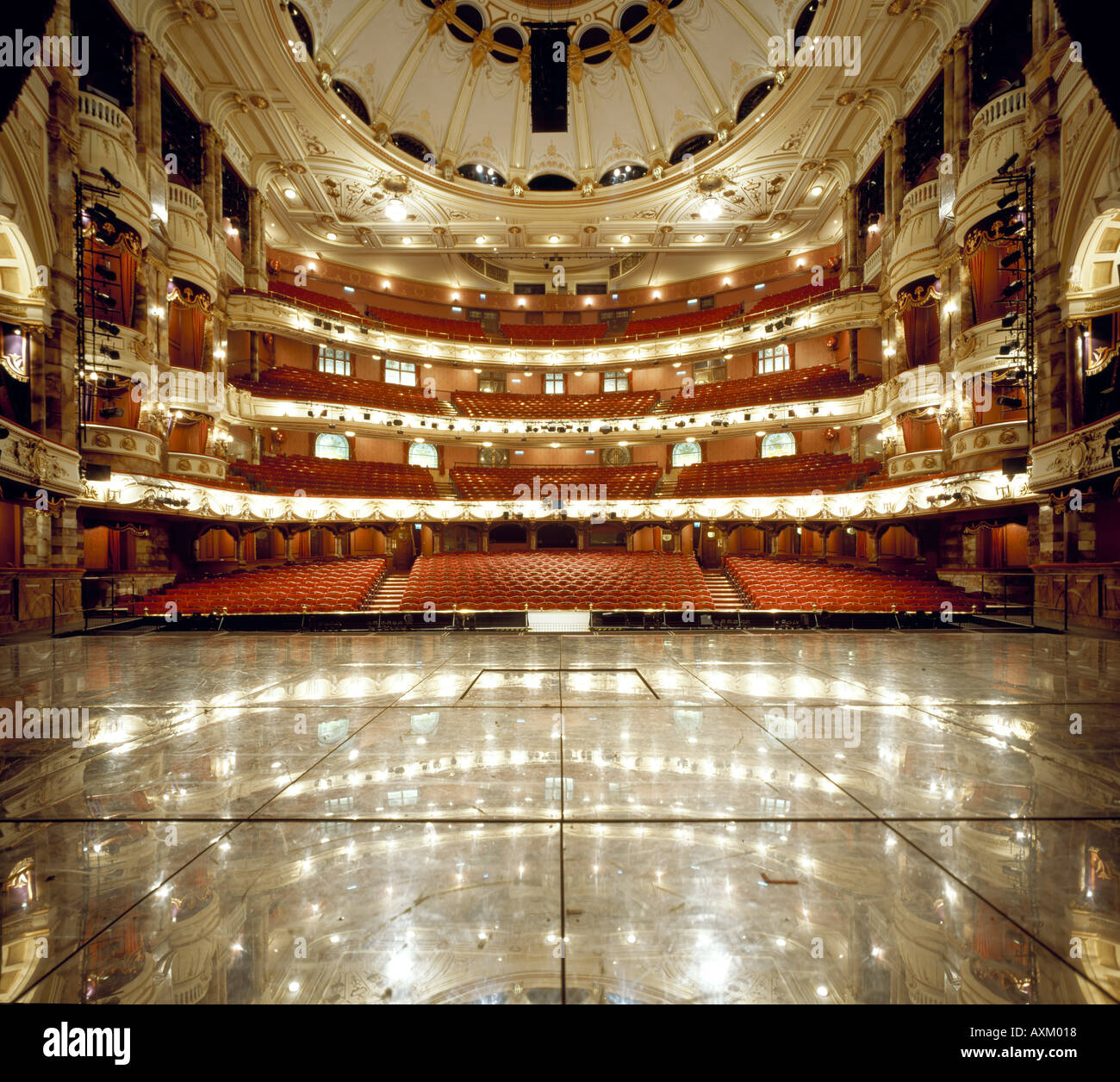 London coliseum Fotos und Bildmaterial in hoher Auflösung Alamy