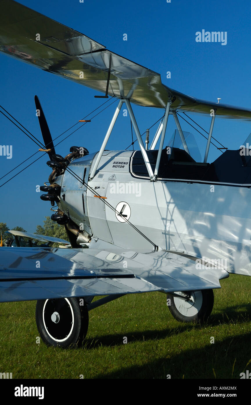 Alten sowjetischen Trainer Doppeldecker Polikarpow PO-2 (oder UT-2) Kukuruznik, französische Oldtimer Flugschau in La Ferte Alais, Frankreich Stockfoto