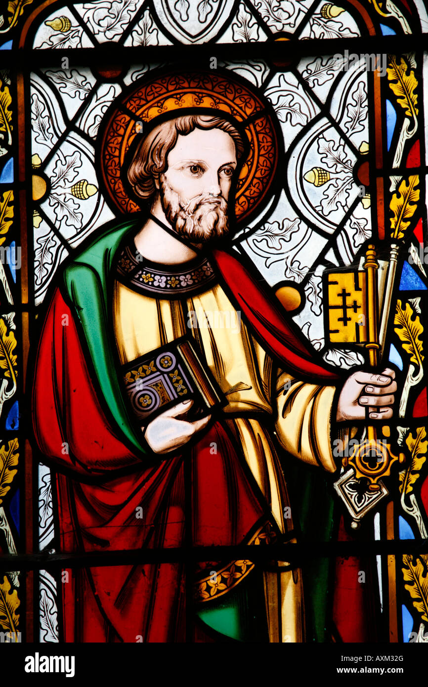St. Petrus mit dem Schlüssel zum Himmel Buntglasfenster Stockfoto