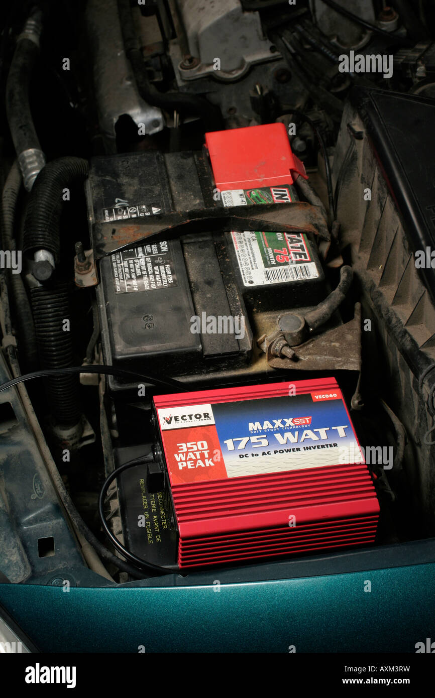 Auto Power Inverter, AC von Autobatterie auf Hintergrund Stockfotografie - Alamy