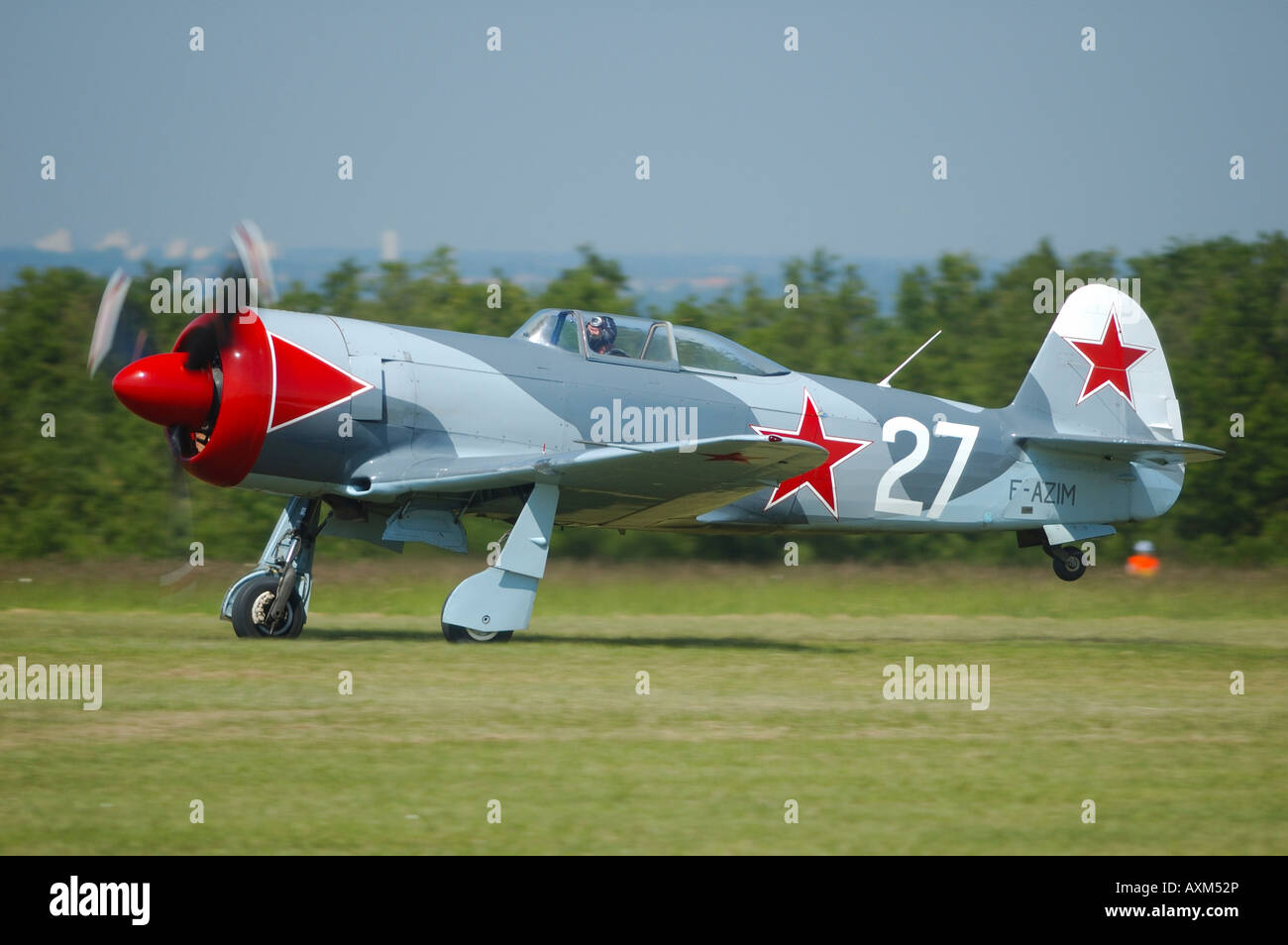 Jak-3U ist eine alte WWII russische Jagdflugzeug Flugzeug, französische Oldtimer Flugschau, La Ferte Alais, Frankreich Stockfoto