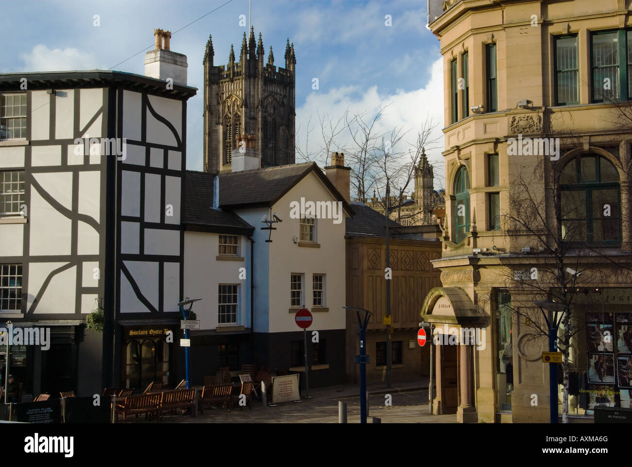 Manchester Northern Quarter mit Kathedrale Dreieck Zentrum und Sinclairs Oyster bar Stockfoto