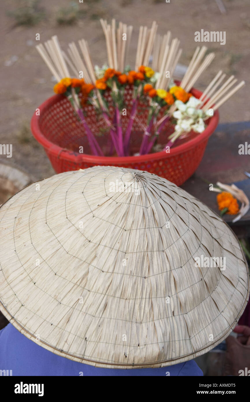 Nahaufnahme von Anbietern konische Hut Stockfotografie Alamy