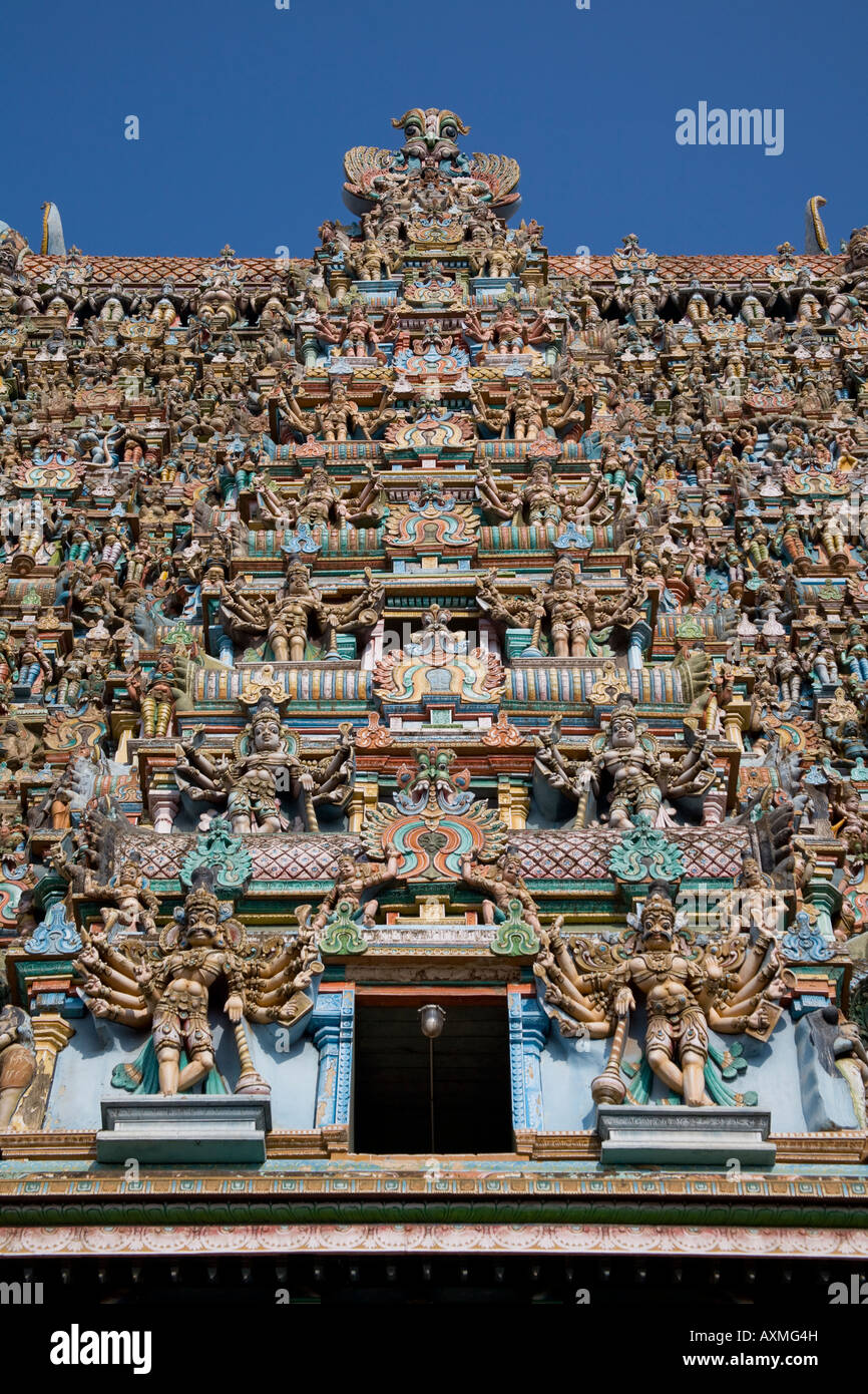 Ein Gopuram, Meenakshi Tempel, Madurai, Tamil Nadu, Indien Stockfoto