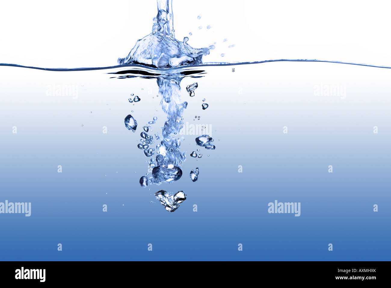 Fließendem Wasser angesehen, von oben und unten Oberflächenniveau Stockfoto