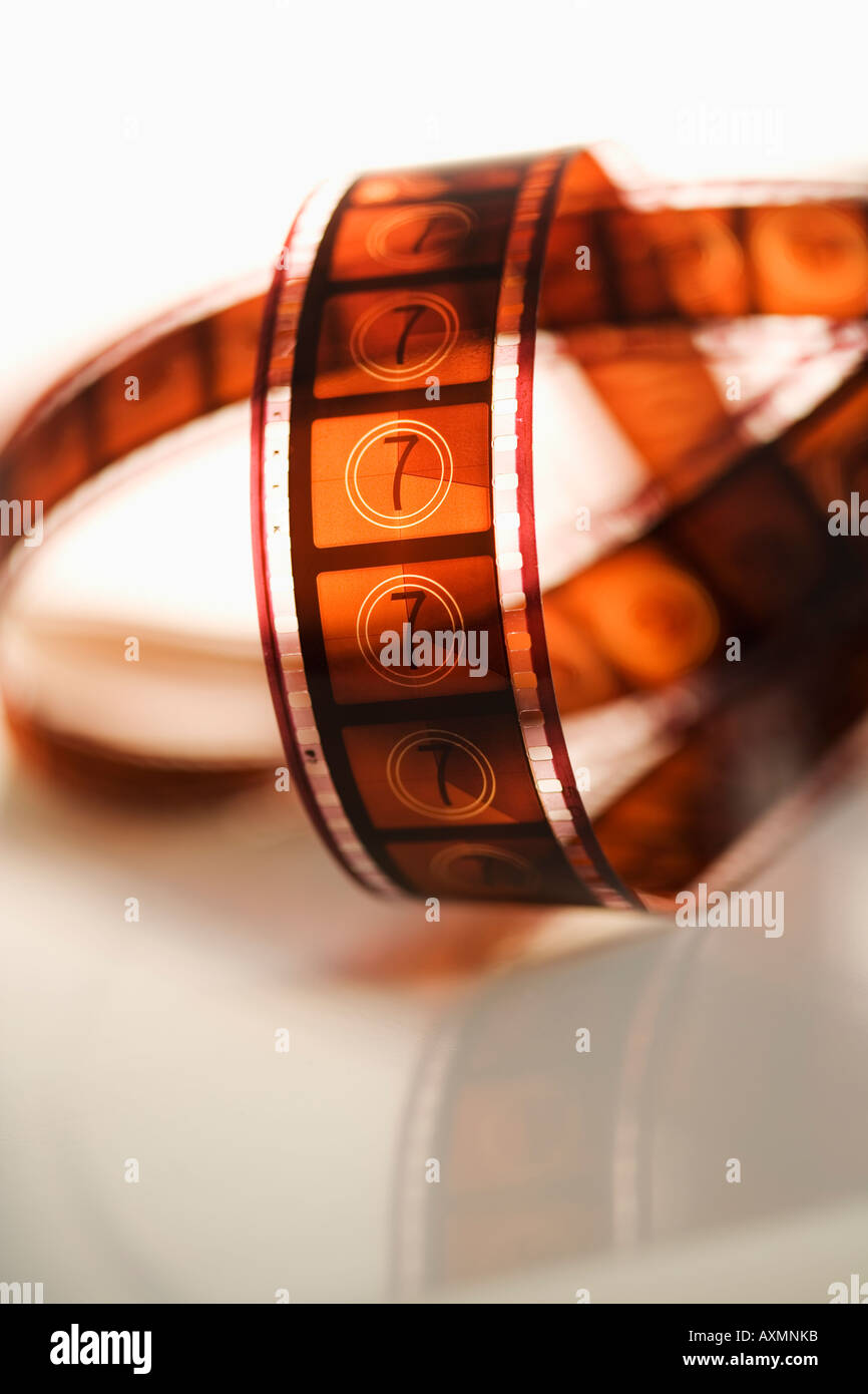 Filmstreifen auf Tisch drinnen Stockfoto