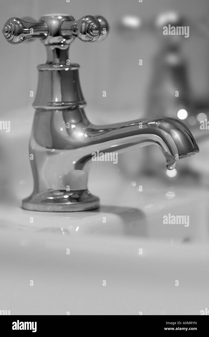 Wasserhahn tropft Stockfoto