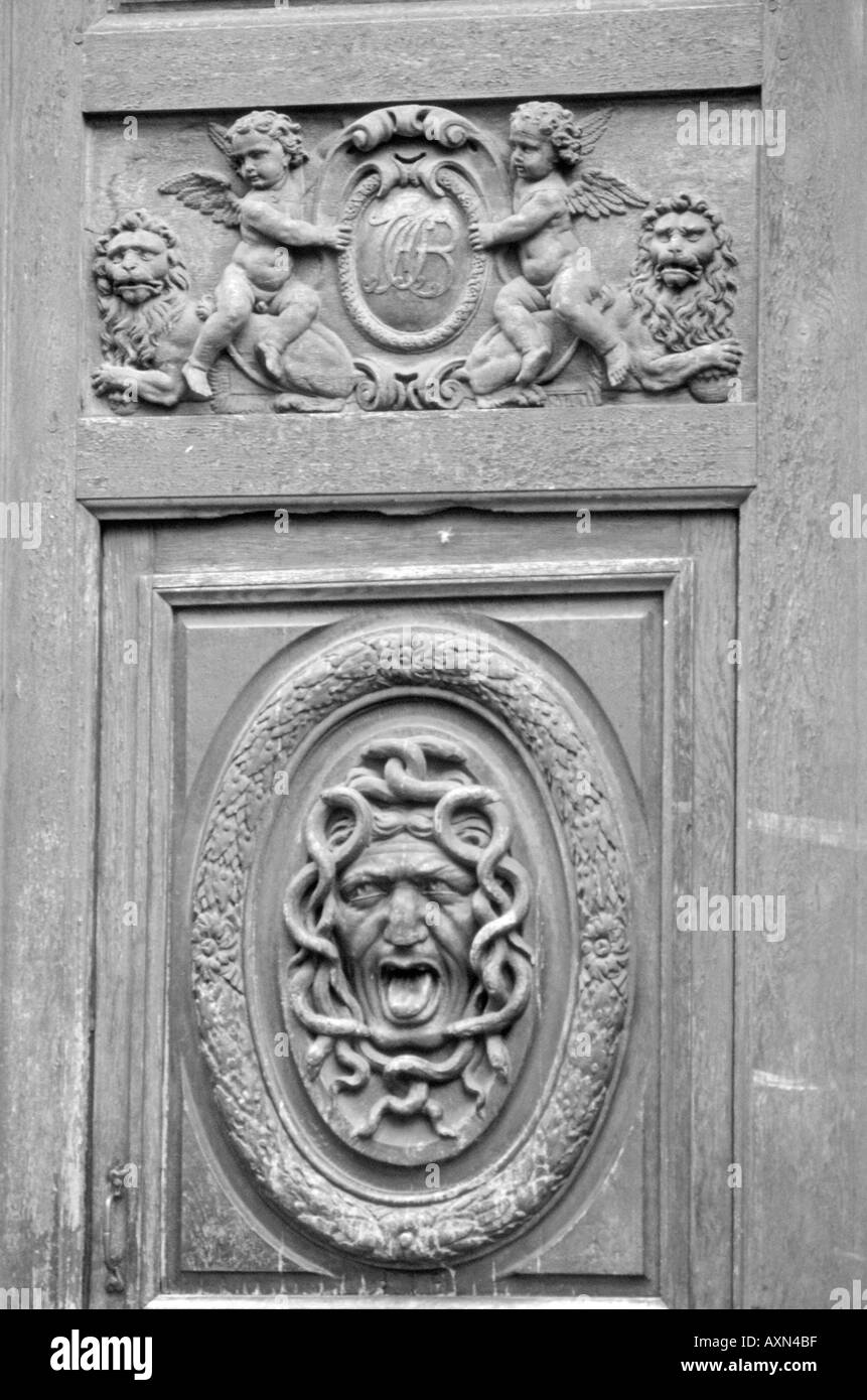 Paris Frankreich, Close Up, 'Le Marais Mansions' das Viertel Saint Gervais 'Hotel des Ambassadeurs de Hollande' 'Architectural Detail' von Door Stockfoto