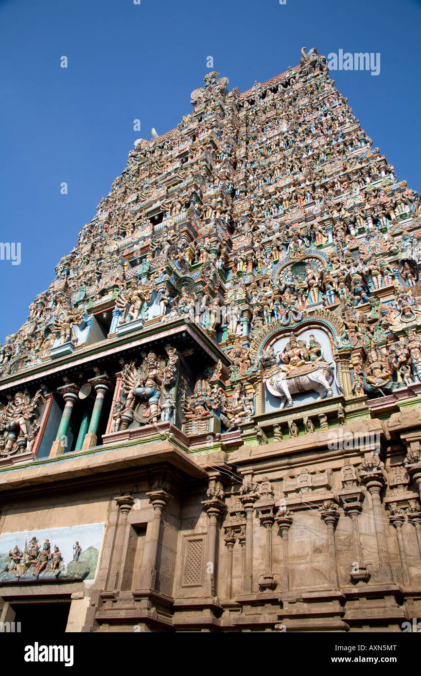 Ein Gopuram, Meenakshi Tempel, Madurai, Tamil Nadu, Indien Stockfoto