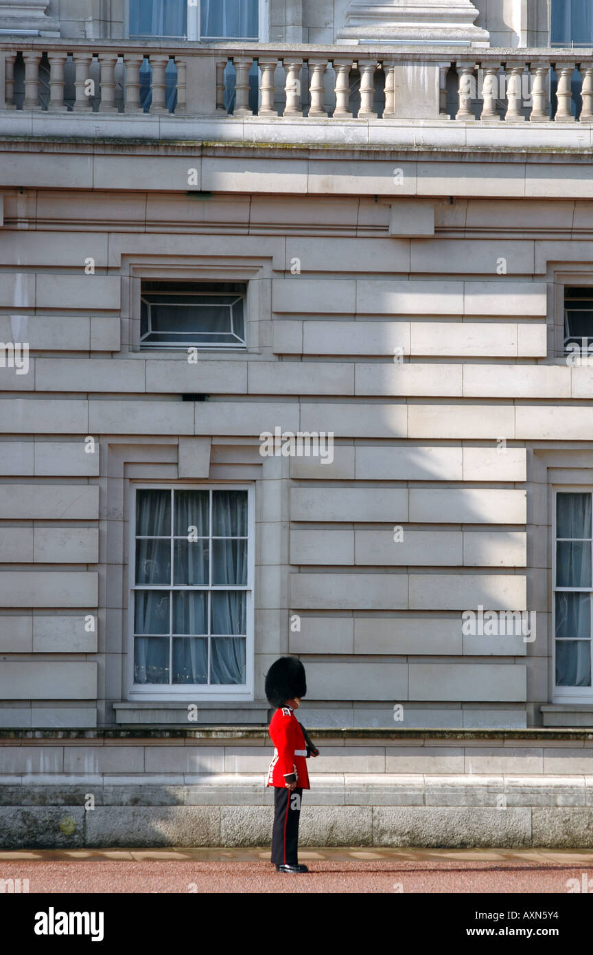 Foot Guards vor Buckingham Palace, die offizielle Residenz ...