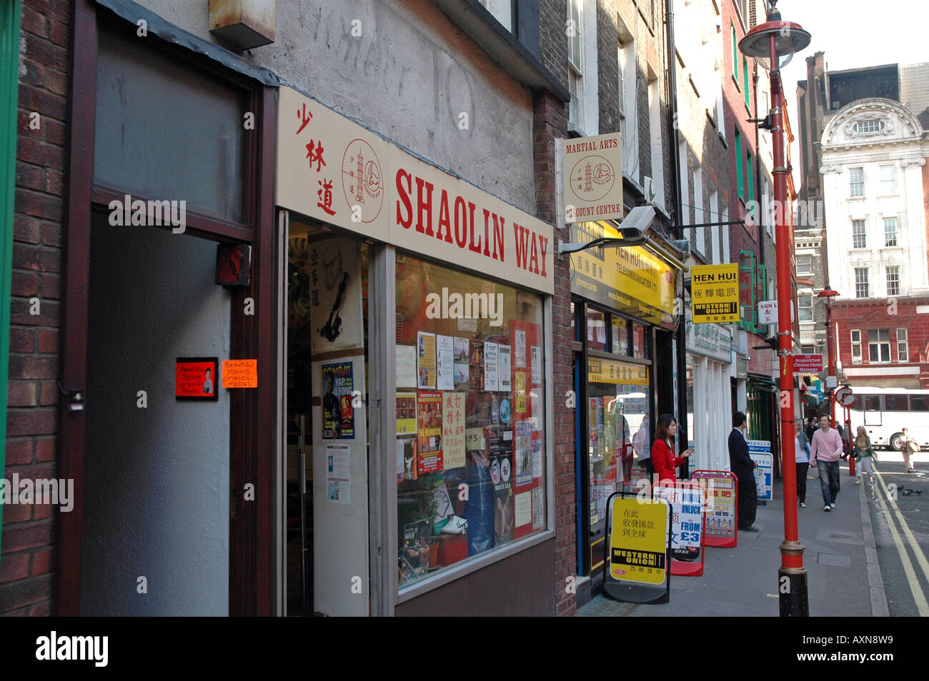 Shaolin Weg Martial Arts Centre in London Chinatown Little Newport Street Stockfoto, Bild